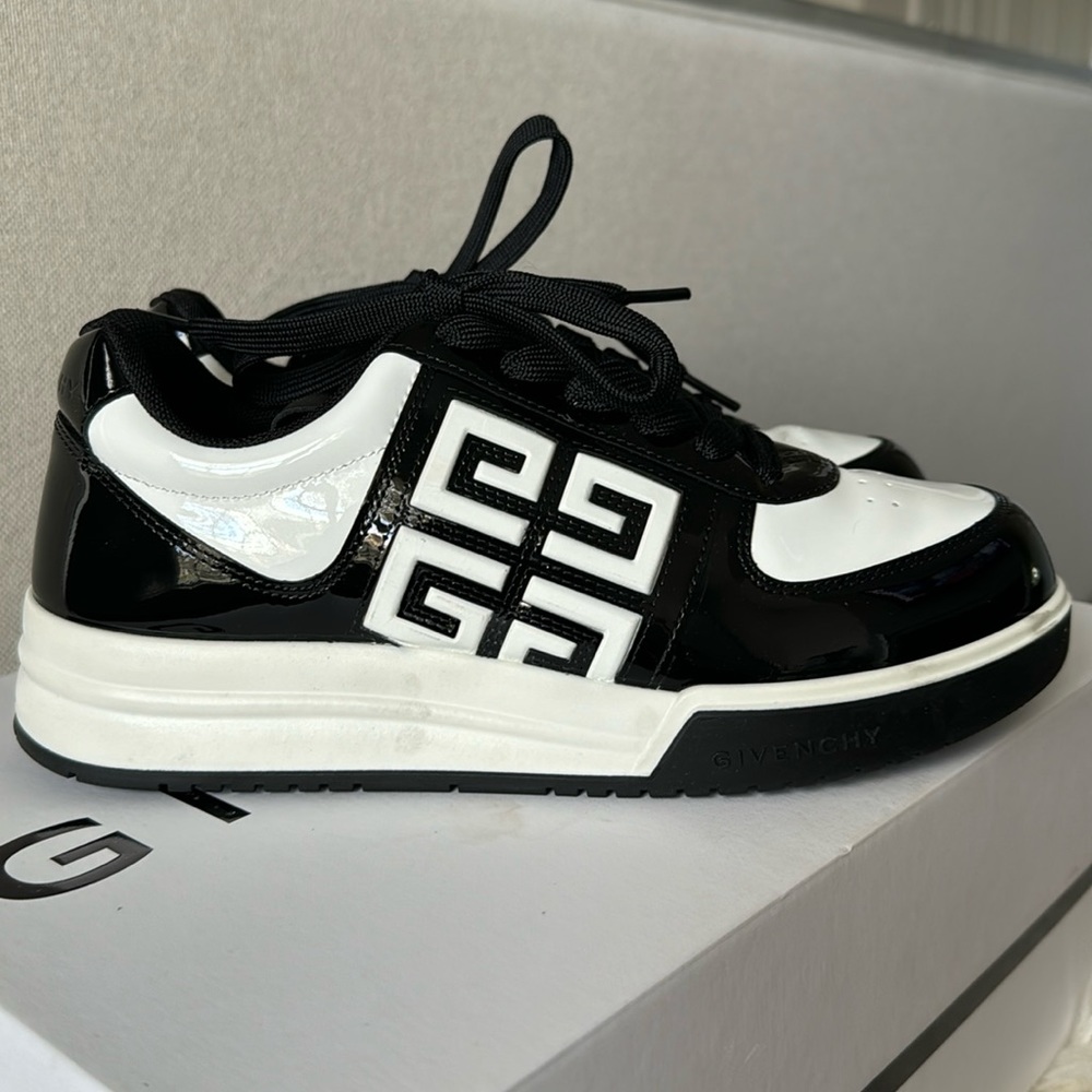 Givenchy G4 sneakers, black and white, size 38